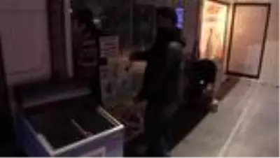 Kovid-19 tedbirleri kapsamında sokağa çıkma kısıtlaması başladı Kovid-19 tedbirleri kapsamında sokağa çıkma kısıtlaması başladı