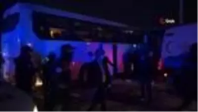 Kütahya'da otobüs ve işçi servisi çarpıştı: 12 yaralı Kütahya'da otobüs ve işçi servisi çarpıştı: 12 yaralı
