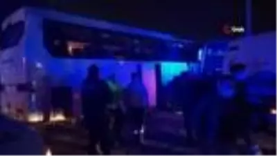 Kütahya'da otobüs ve işçi servisi çarpıştı: 12 yaralı Kütahya'da otobüs ve işçi servisi çarpıştı: 12 yaralı