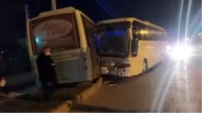 Kütahya'da otobüsler çarpıştı: 10 yaralı Kütahya'da otobüsler çarpıştı: 10 yaralı