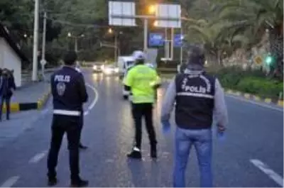Marmaris'in 8 noktasında 'huzur ve güven' denetimi yapıldı Marmaris'in 8 noktasında 'huzur ve güven' denetimi yapıldı