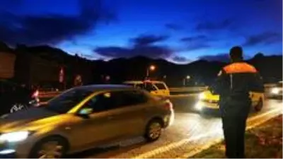 Marmaris'in 8 noktasında 'huzur ve güven' denetimi yapıldı Marmaris'in 8 noktasında 'huzur ve güven' denetimi yapıldı