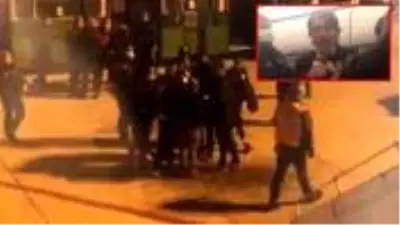 Maske nedeniyle uçakta ortalık karıştı! 3 yolcu ile futbolcular çığlık çığlığa birbirine girdi Maske nedeniyle uçakta ortalık karıştı! 3 yolcu ile futbolcular çığlık çığlığa birbirine girdi