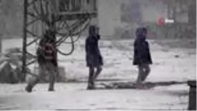Muş'ta kar yağışı kenti beyaza bürüdü Muş'ta kar yağışı kenti beyaza bürüdü
