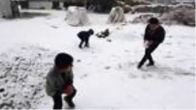 Muş'ta şehir merkezine mevsimin ilk karı yağdı (2) Muş'ta şehir merkezine mevsimin ilk karı yağdı (2)