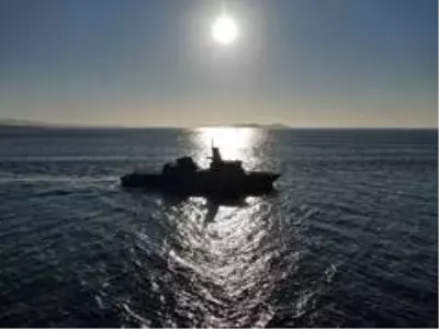 Son dakika haberleri: Pakistan'a ait savaş korveti İstanbul Boğazı'ndan geçti Son dakika haberleri: Pakistan'a ait savaş korveti İstanbul Boğazı'ndan geçti