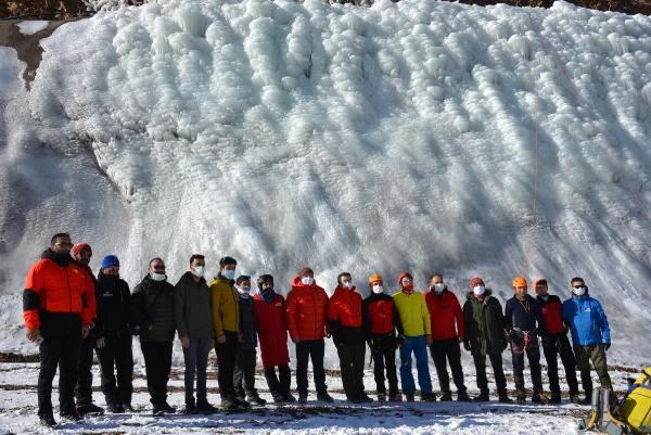 Palandöken'de 2020-2021 buz duvarı tırmanış sezonu açıldı
