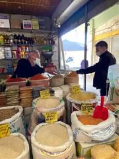 Pazaryeri ve toplu taşıma araçlarında denetim yapıldı Pazaryeri ve toplu taşıma araçlarında denetim yapıldı