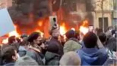 Polis şiddeti protestolarında çatışma çıktı (2) Polis şiddeti protestolarında çatışma çıktı (2)