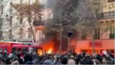 Polis şiddeti protestolarında çatışma çıktı (2) Polis şiddeti protestolarında çatışma çıktı (2)