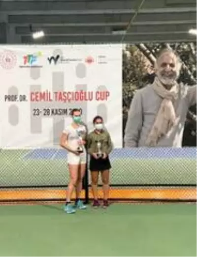 Prof. Dr. Cemil Taşçıoğlu Cup'da Özlem Uslu finalde Prof. Dr. Cemil Taşçıoğlu Cup'da Özlem Uslu finalde
