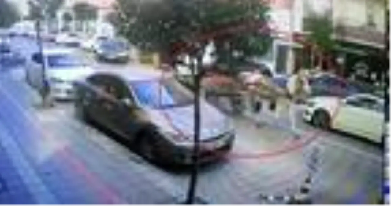 Son dakika haberi... Sahipsiz at arabasının trafikteki seyri kamerada