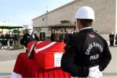 Son dakika haberi | Şehit polis, törenle son yolculuğuna uğurlandı Son dakika haberi | Şehit polis, törenle son yolculuğuna uğurlandı
