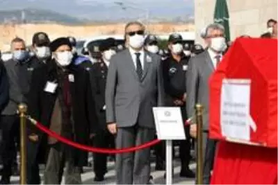 Son dakika haberi | Şehit polis, törenle son yolculuğuna uğurlandı Son dakika haberi | Şehit polis, törenle son yolculuğuna uğurlandı