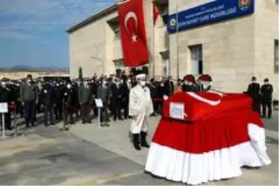 Son dakika haberi | Şehit polis, törenle son yolculuğuna uğurlandı Son dakika haberi | Şehit polis, törenle son yolculuğuna uğurlandı