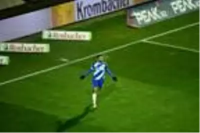 Serdar Dursun, Almanya'da gollerini sıralıyor Serdar Dursun, Almanya'da gollerini sıralıyor