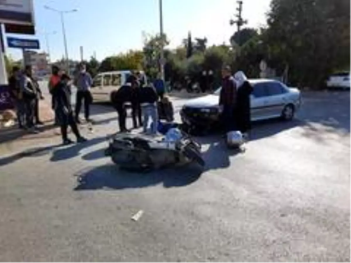Motosiklet ile otomobil çarpıştı: 1 yaralı