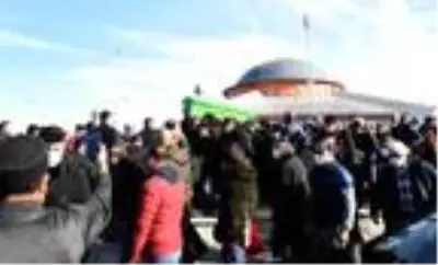 Sivas'ın Şahabettin dedesi son yolculuğuna uğurlandı Sivas'ın Şahabettin dedesi son yolculuğuna uğurlandı