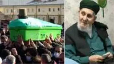 Koronaya rağmen Şehabettin dedeyi onlarca kişi son yolculuğuna uğurladı Koronaya rağmen Şehabettin dedeyi onlarca kişi son yolculuğuna uğurladı