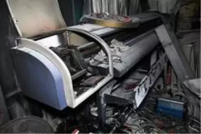 Sobadan düşen alevli karton dükkanın yanmasına neden oldu Sobadan düşen alevli karton dükkanın yanmasına neden oldu