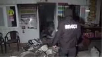 Sobadan düşen alevli karton dükkanın yanmasına neden oldu Sobadan düşen alevli karton dükkanın yanmasına neden oldu