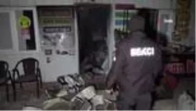 Sobadan düşen alevli karton dükkanın yanmasına neden oldu Sobadan düşen alevli karton dükkanın yanmasına neden oldu