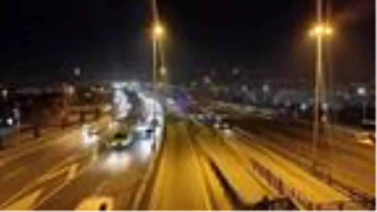 Sokağa çıkma kısıtlaması başladı, trafik yüzde 8'e kadar düştü