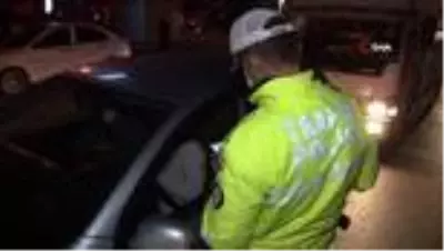 Sokağa çıkma kısıtlaması denetimleri başladı; uymayanlara cezai işlem uygulandı Sokağa çıkma kısıtlaması denetimleri başladı; uymayanlara cezai işlem uygulandı