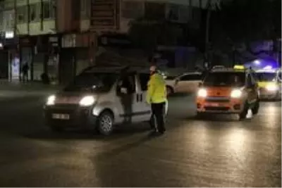 Kısıtlama başladı, Diyarbakır'da sokaklar boş kaldı Kısıtlama başladı, Diyarbakır'da sokaklar boş kaldı