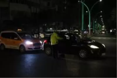 Kısıtlama başladı, Diyarbakır'da sokaklar boş kaldı Kısıtlama başladı, Diyarbakır'da sokaklar boş kaldı