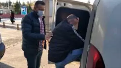 Sokak ortasında genç kadını bıçakladı Sokak ortasında genç kadını bıçakladı