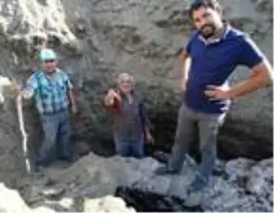 Su kuyusunda atalarının yazdığı notları buldular Su kuyusunda atalarının yazdığı notları buldular