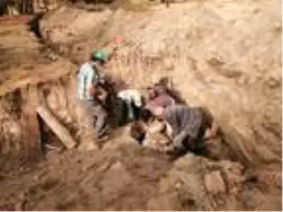 Su kuyusunda atalarının yazdığı notları buldular Su kuyusunda atalarının yazdığı notları buldular