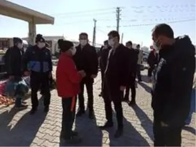 Şuhut Pazarında esnaflara yönelik korona denetimi Şuhut Pazarında esnaflara yönelik korona denetimi