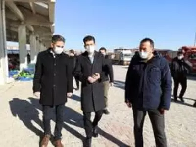 Şuhut Pazarında esnaflara yönelik korona denetimi Şuhut Pazarında esnaflara yönelik korona denetimi