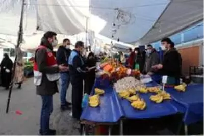 Sultanbeyli'deki pazar yerleri koronavirüs tedbirleri kapsamında düzenli olarak denetleniyor Sultanbeyli'deki pazar yerleri koronavirüs tedbirleri kapsamında düzenli olarak denetleniyor
