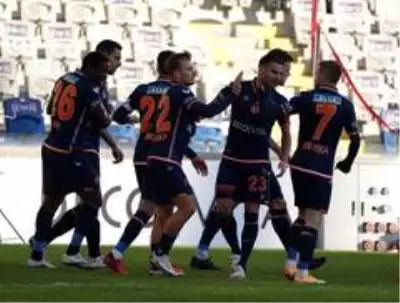 Başakşehir: 1 - Denizlispor: 0 (Maç devam ediyor) Başakşehir: 1 - Denizlispor: 0 (Maç devam ediyor)