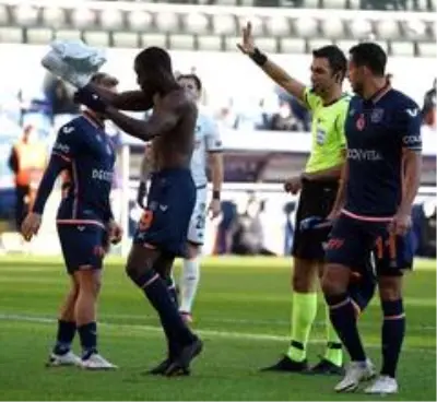 Başakşehir: 1 - Denizlispor: 0 (Maç devam ediyor) Başakşehir: 1 - Denizlispor: 0 (Maç devam ediyor)