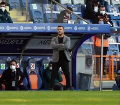 Başakşehir: 1 - Denizlispor: 0 (Maç devam ediyor) Başakşehir: 1 - Denizlispor: 0 (Maç devam ediyor)