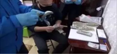 Yakalanan sözde imamın evindeki taburenin altından 40 bin dolar çıktı Yakalanan sözde imamın evindeki taburenin altından 40 bin dolar çıktı