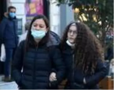 Maske takmadığı için ceza yazılmak istenen kadın, polise zor anlar yaşattı: Başlarım senin şovuna Maske takmadığı için ceza yazılmak istenen kadın, polise zor anlar yaşattı: Başlarım senin şovuna