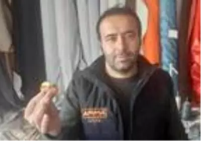 Tamir için bırakılan koltuktan 10 bin TL'lik altın çıktı Tamir için bırakılan koltuktan 10 bin TL'lik altın çıktı