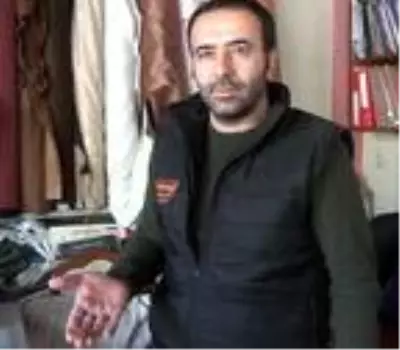 Tamir ettiği koltuktan 10 bin liralık altın çıktı! Bir an olsun düşünmeden sahibine teslim etti Tamir ettiği koltuktan 10 bin liralık altın çıktı! Bir an olsun düşünmeden sahibine teslim etti