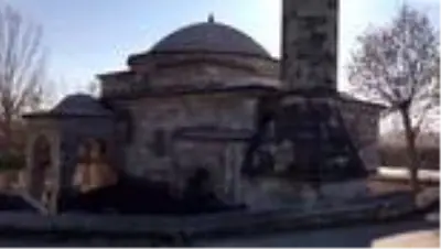 Tarihi camiye zarar vermeye çalışan zanlı aranıyor Tarihi camiye zarar vermeye çalışan zanlı aranıyor