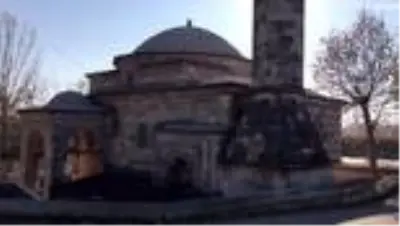 Tarihi camiye zarar vermeye çalışan zanlı aranıyor Tarihi camiye zarar vermeye çalışan zanlı aranıyor