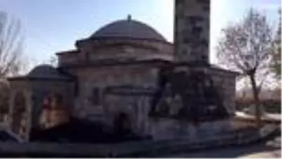 Tarihi camiye zarar vermeye çalışan zanlı aranıyor Tarihi camiye zarar vermeye çalışan zanlı aranıyor