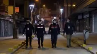 Ticari taksi sürücüsü, ekipleri görünce hastaneye götürmek için aracına aldığı hasta kadını sokağa bırakıp kaçtı Ticari taksi sürücüsü, ekipleri görünce hastaneye götürmek için aracına aldığı hasta kadını sokağa bırakıp kaçtı