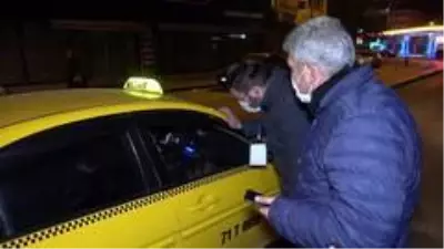 Ticari taksi sürücüsü, ekipleri görünce hastaneye götürmek için aracına aldığı hasta kadını sokağa bırakıp kaçtı Ticari taksi sürücüsü, ekipleri görünce hastaneye götürmek için aracına aldığı hasta kadını sokağa bırakıp kaçtı