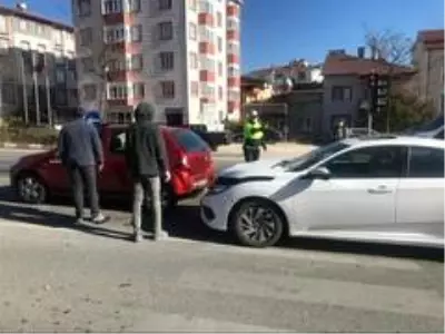 Trafik ışıklarında görünmez kaza Trafik ışıklarında görünmez kaza