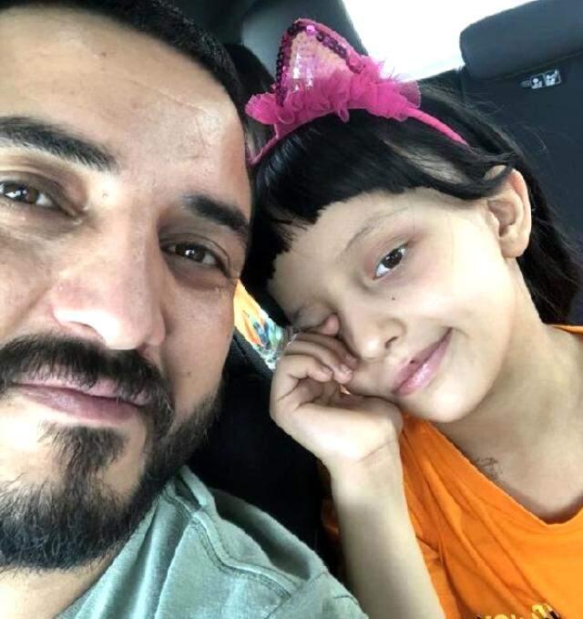 Üç yıl içerisinde hem eşini hem de kızını kaybeden babanın paylaşımı yürek dağladı Üç yıl içerisinde hem eşini hem de kızını kaybeden babanın paylaşımı yürek dağladı